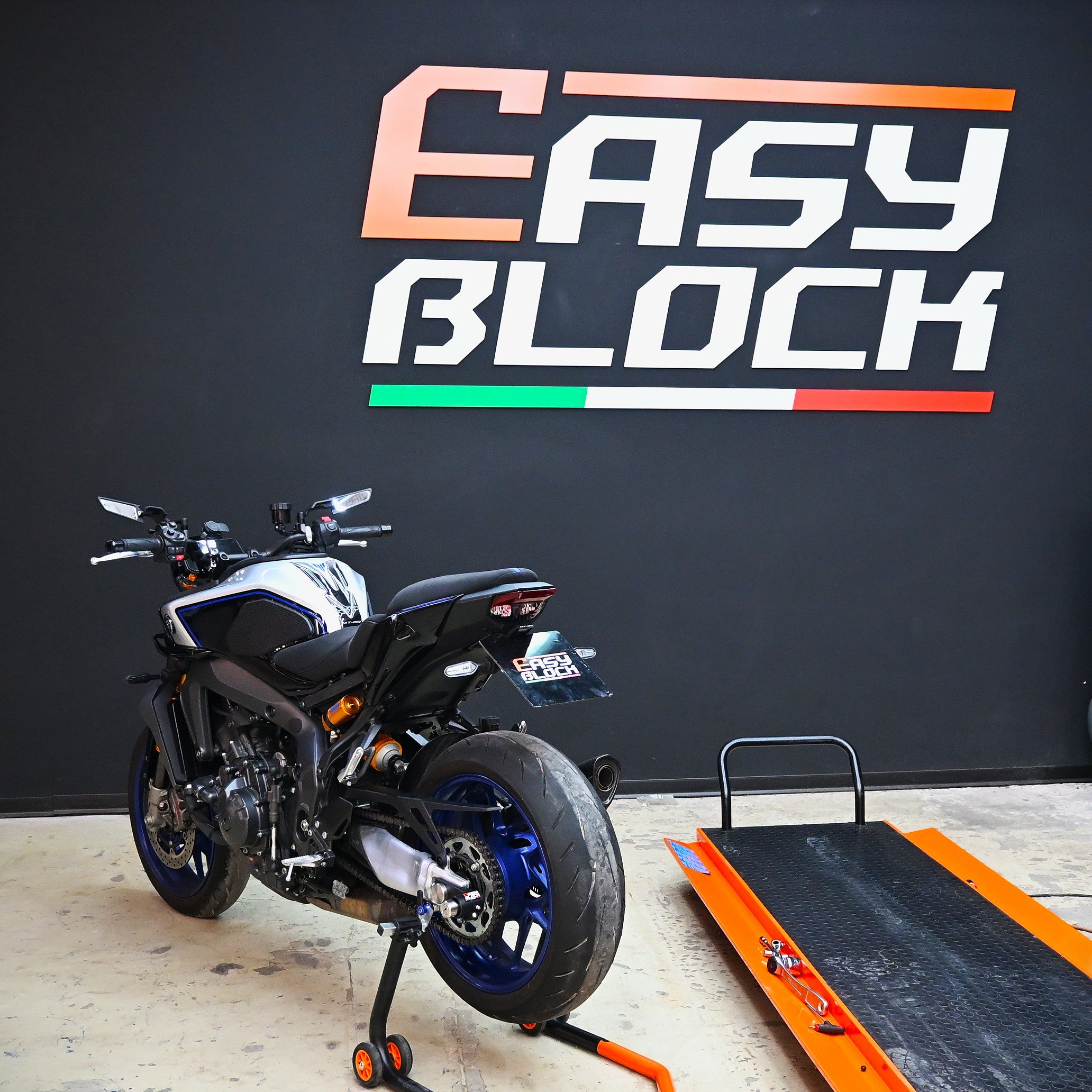 XSR 900